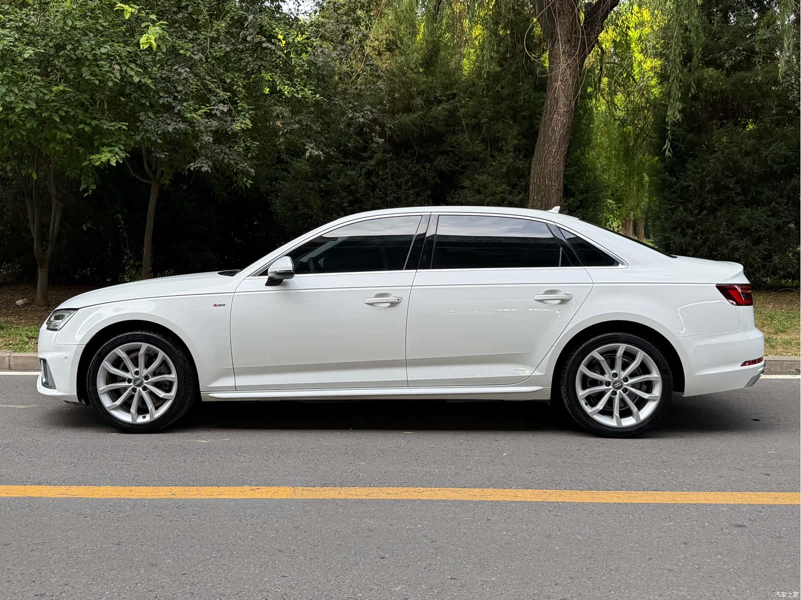 Audi A4L, 2019 3