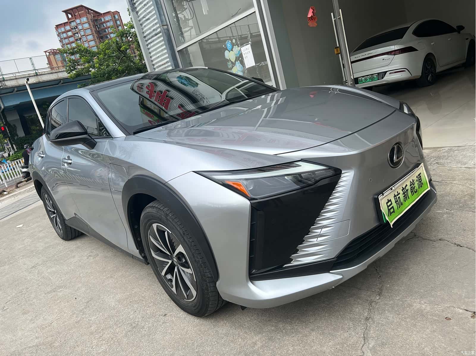 Lexus RZ, 2023 3