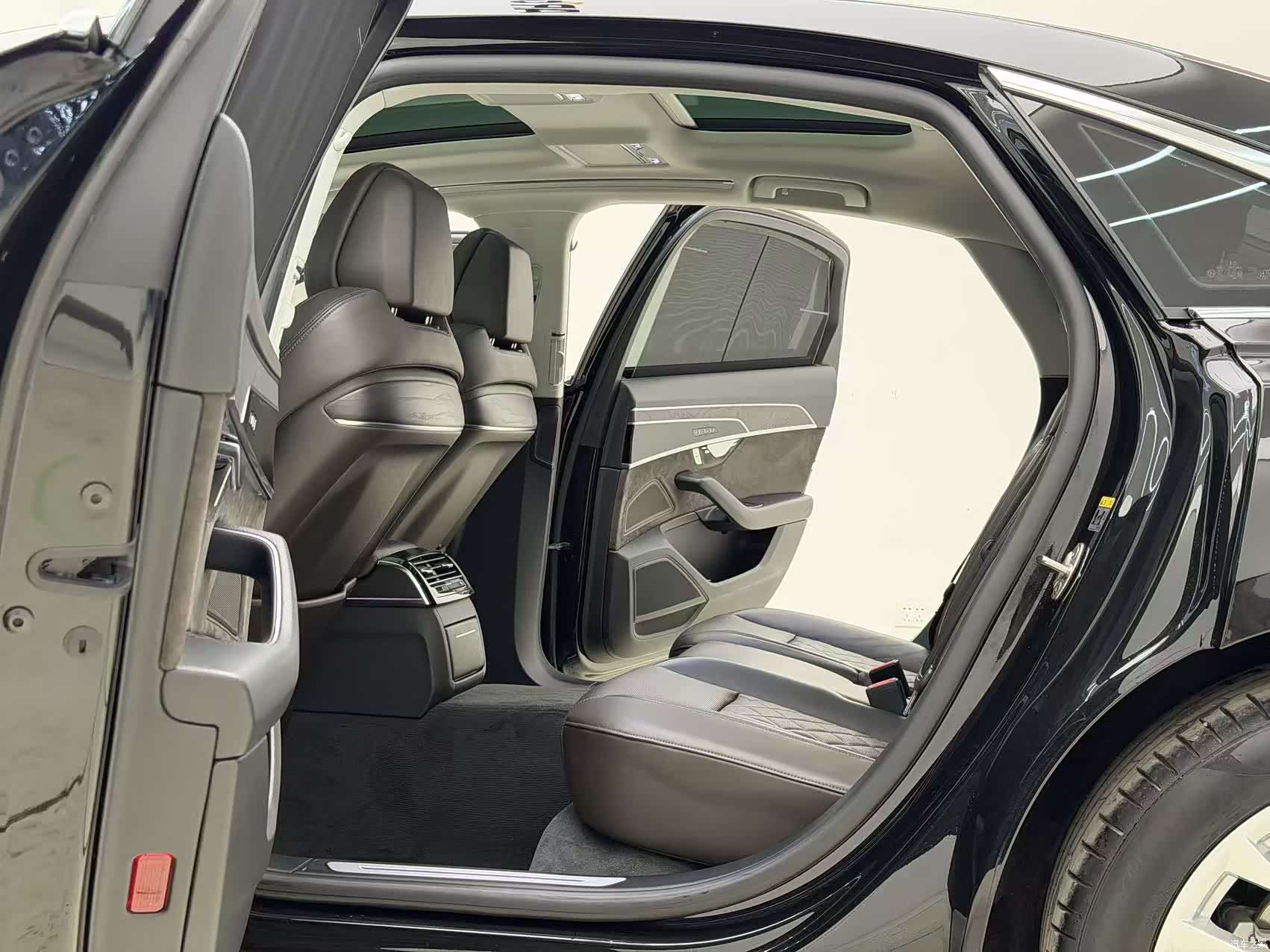 Audi A8L, 2022 10