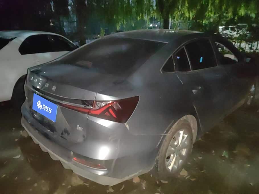 Roewe i5
