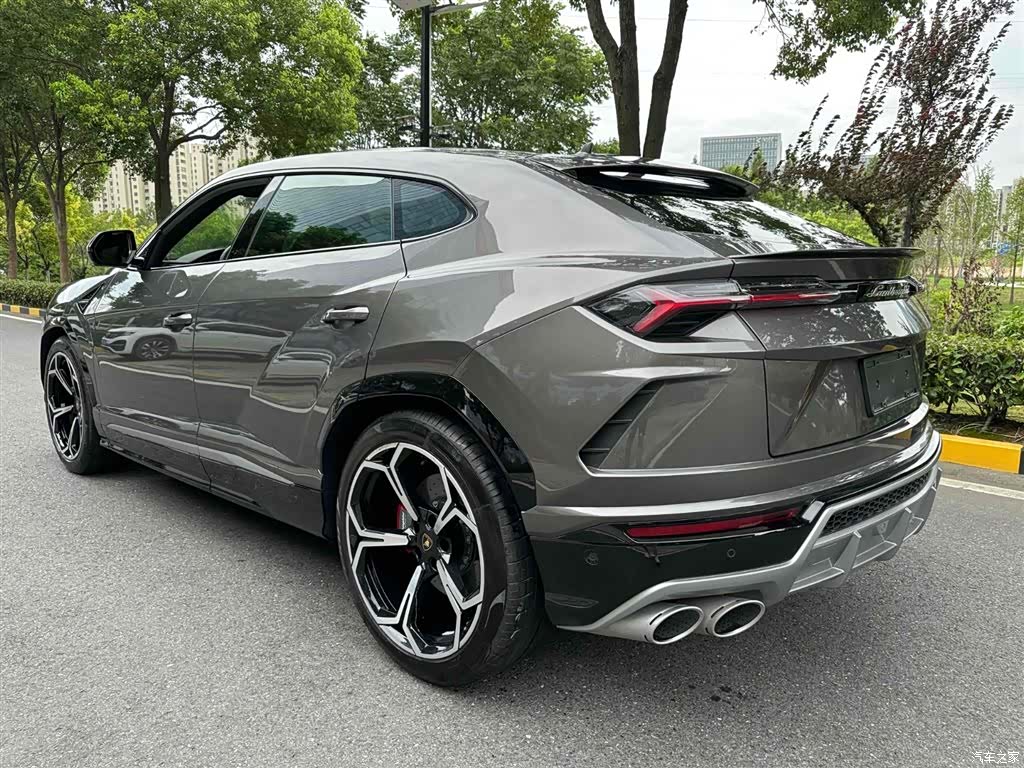 Lamborghini Urus, 2021 3
