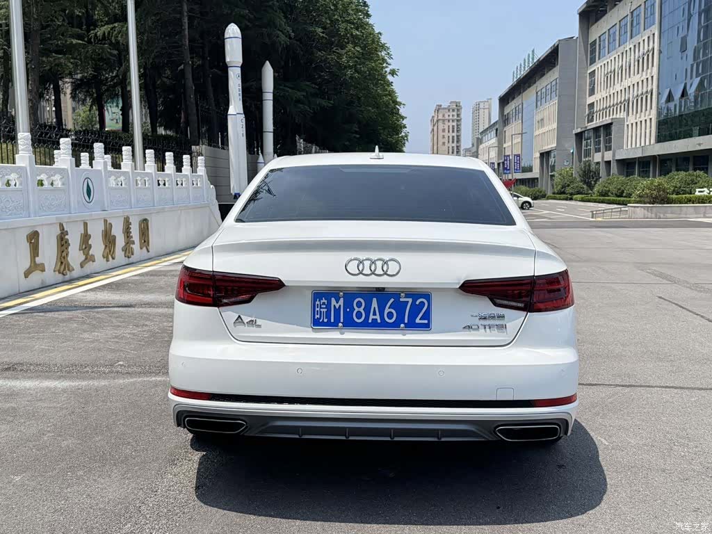 Audi A4L, 2019 все фото