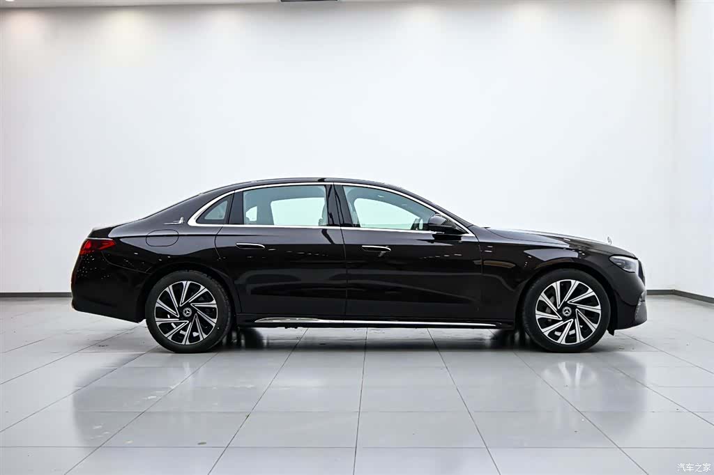 Mercedes-Benz E-Class, 2024 7