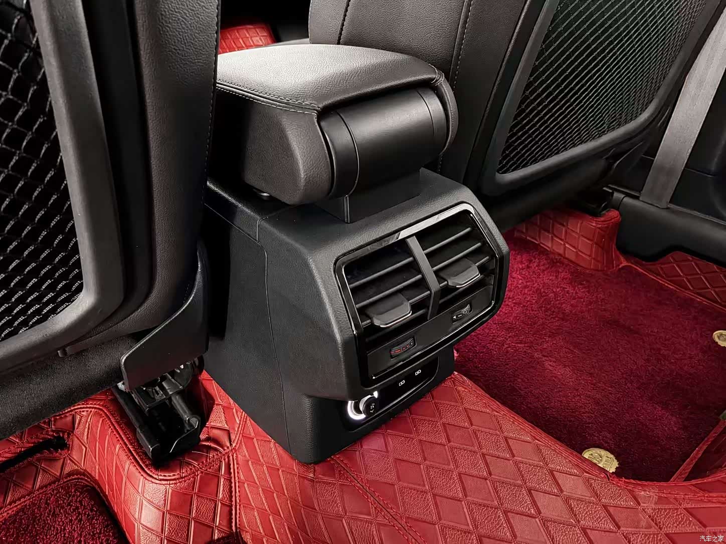 Audi Q3, 2022 10