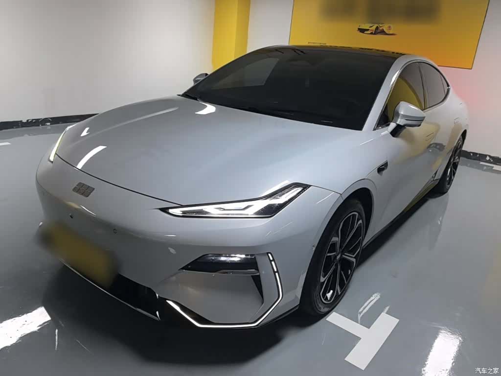 Geely E8, 2025 2