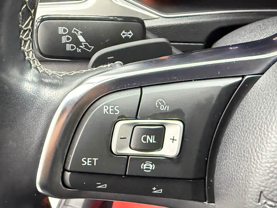 Volkswagen T-ROC exploring Songs