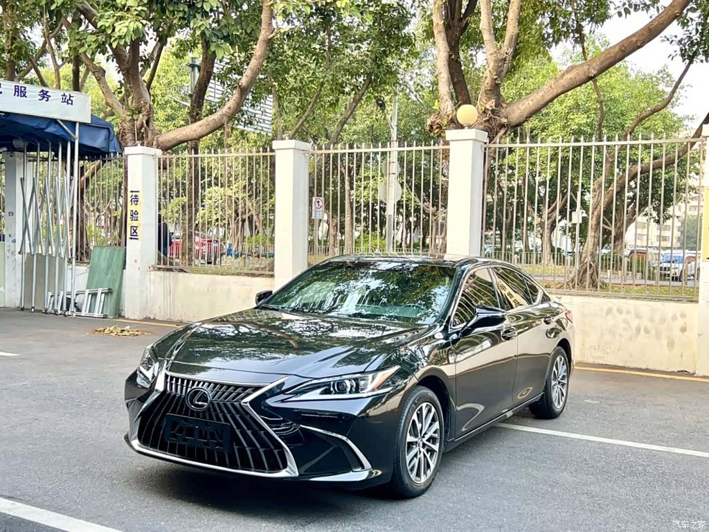 Lexus ES, 2024 1