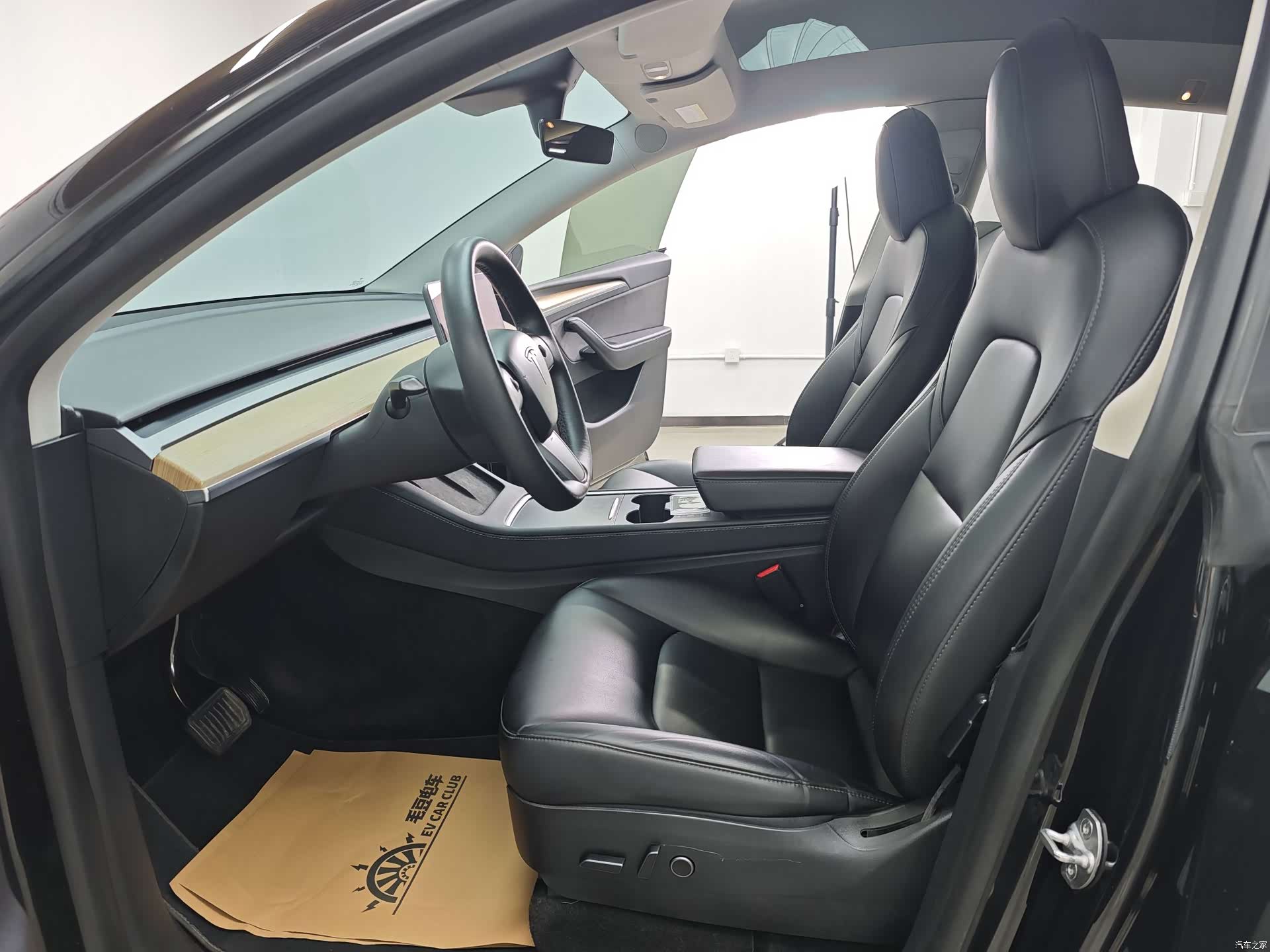 Tesla Model Y, 2022 39