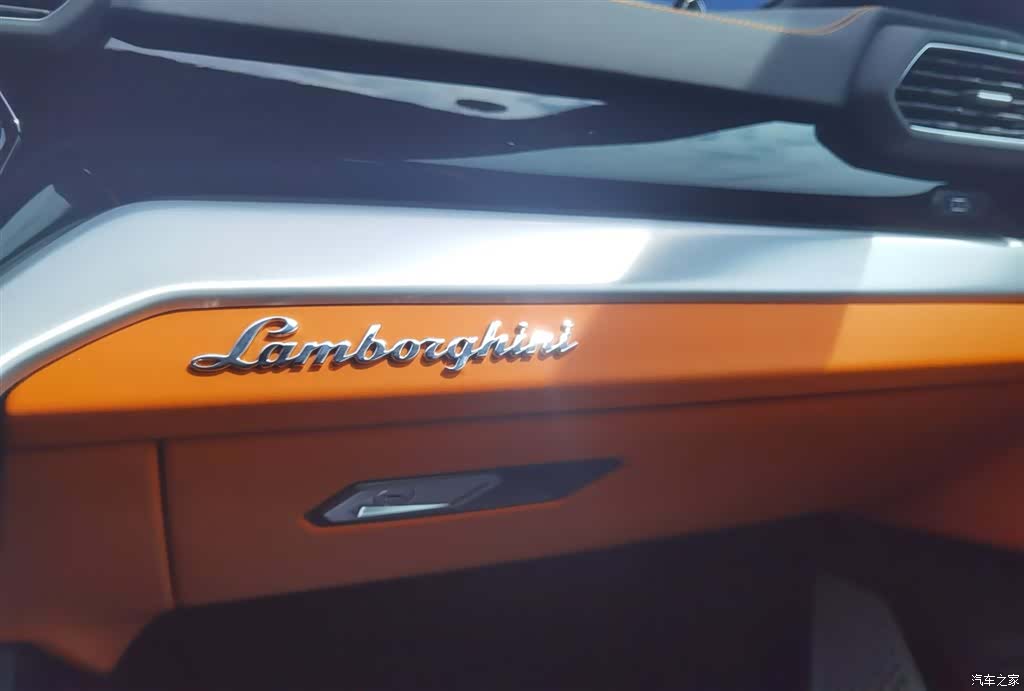 Lamborghini Urus, 2025 7