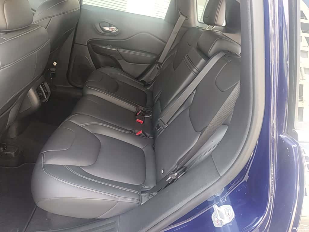 Jeep Cherokee, 2018 17