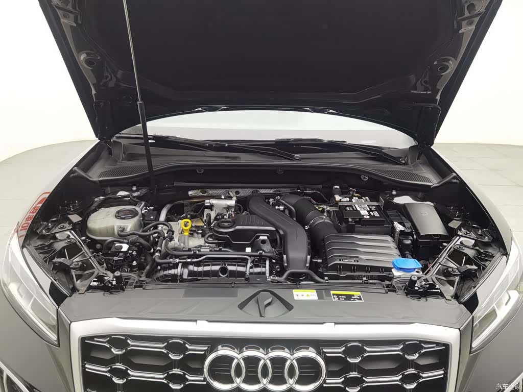 Audi Q2L, 2024 6