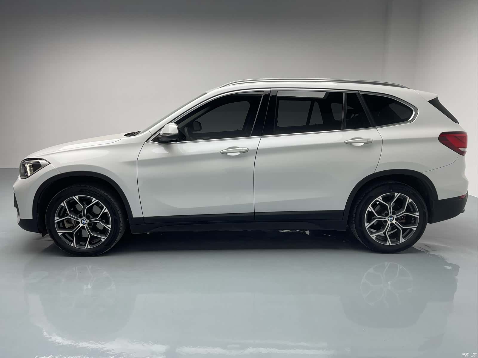 BMW X1, 2022 все фото