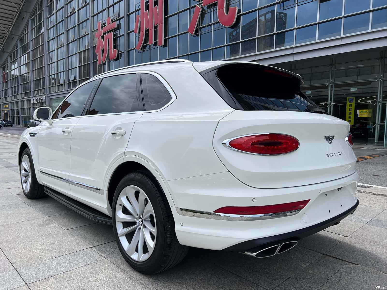 Bentley Bentayga, 2022 4