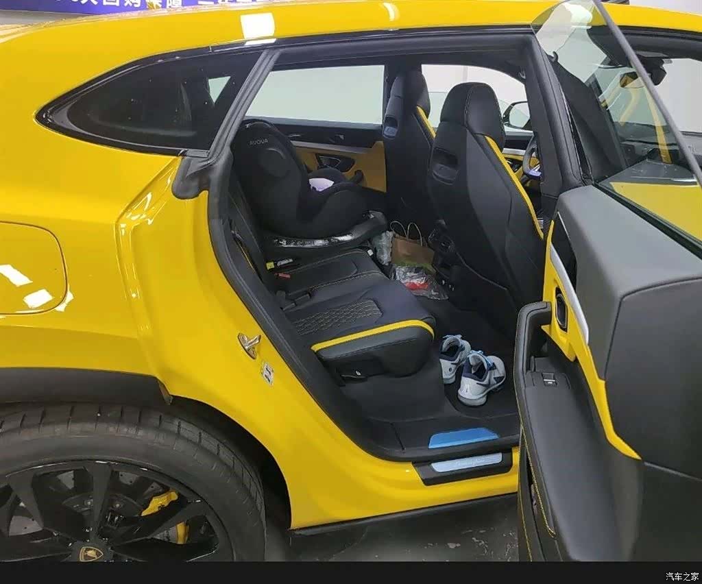 Lamborghini Urus, 2023 6