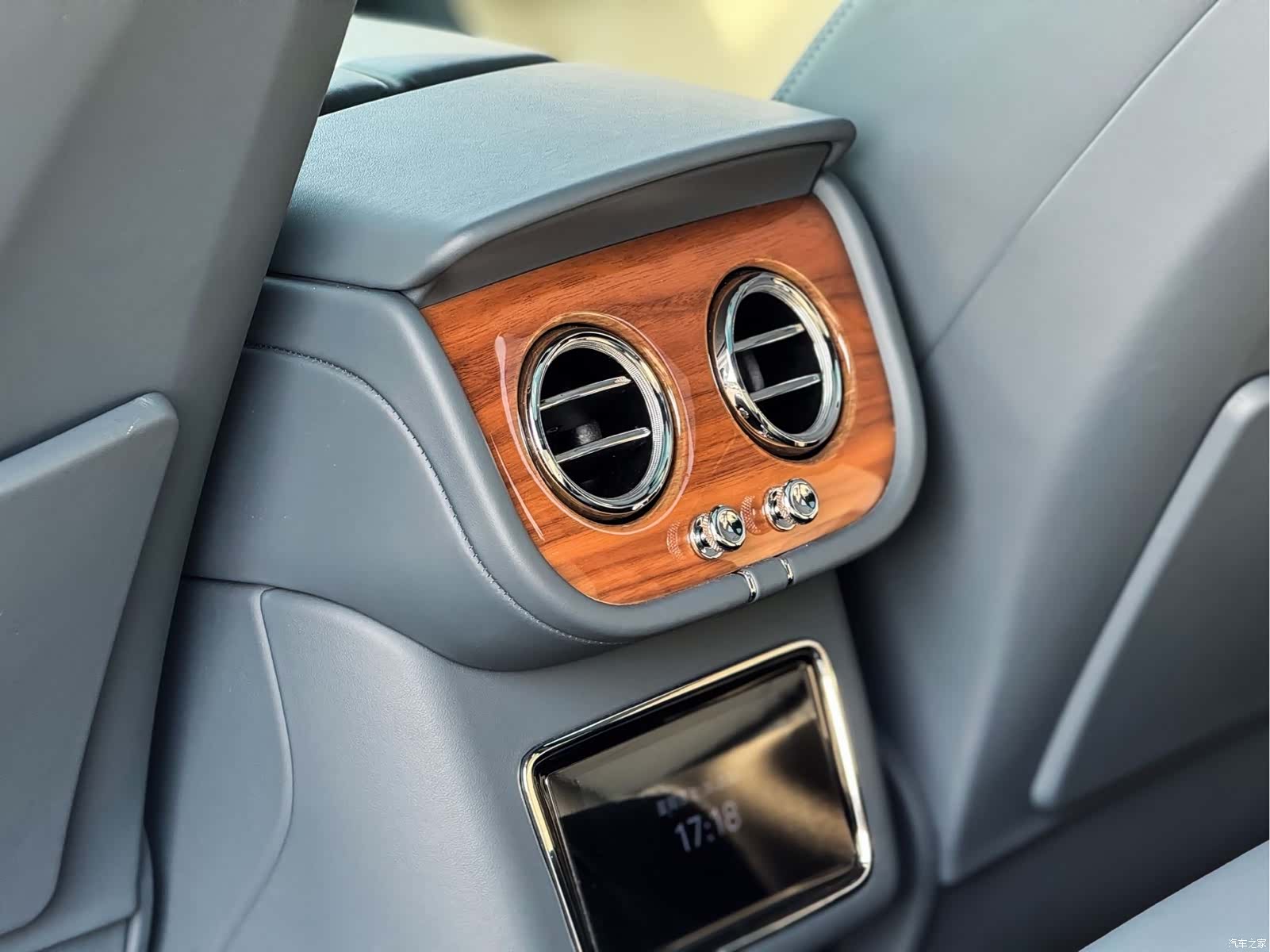 Bentley Bentayga, 2021 14