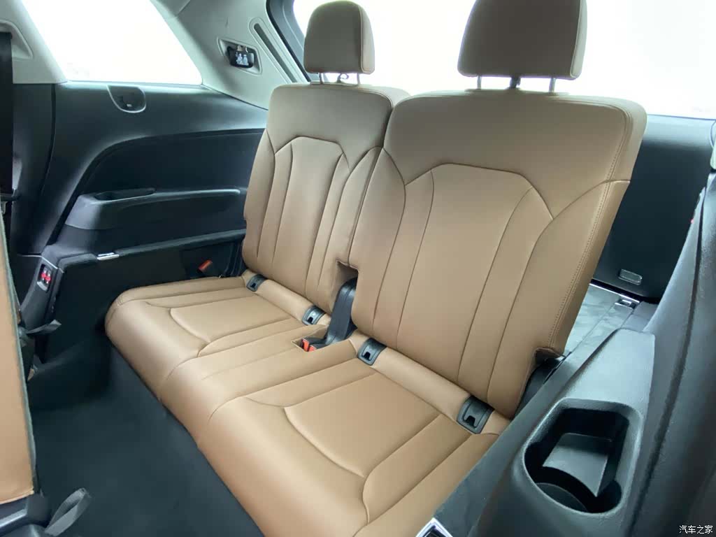 Audi Q7, 2025 12