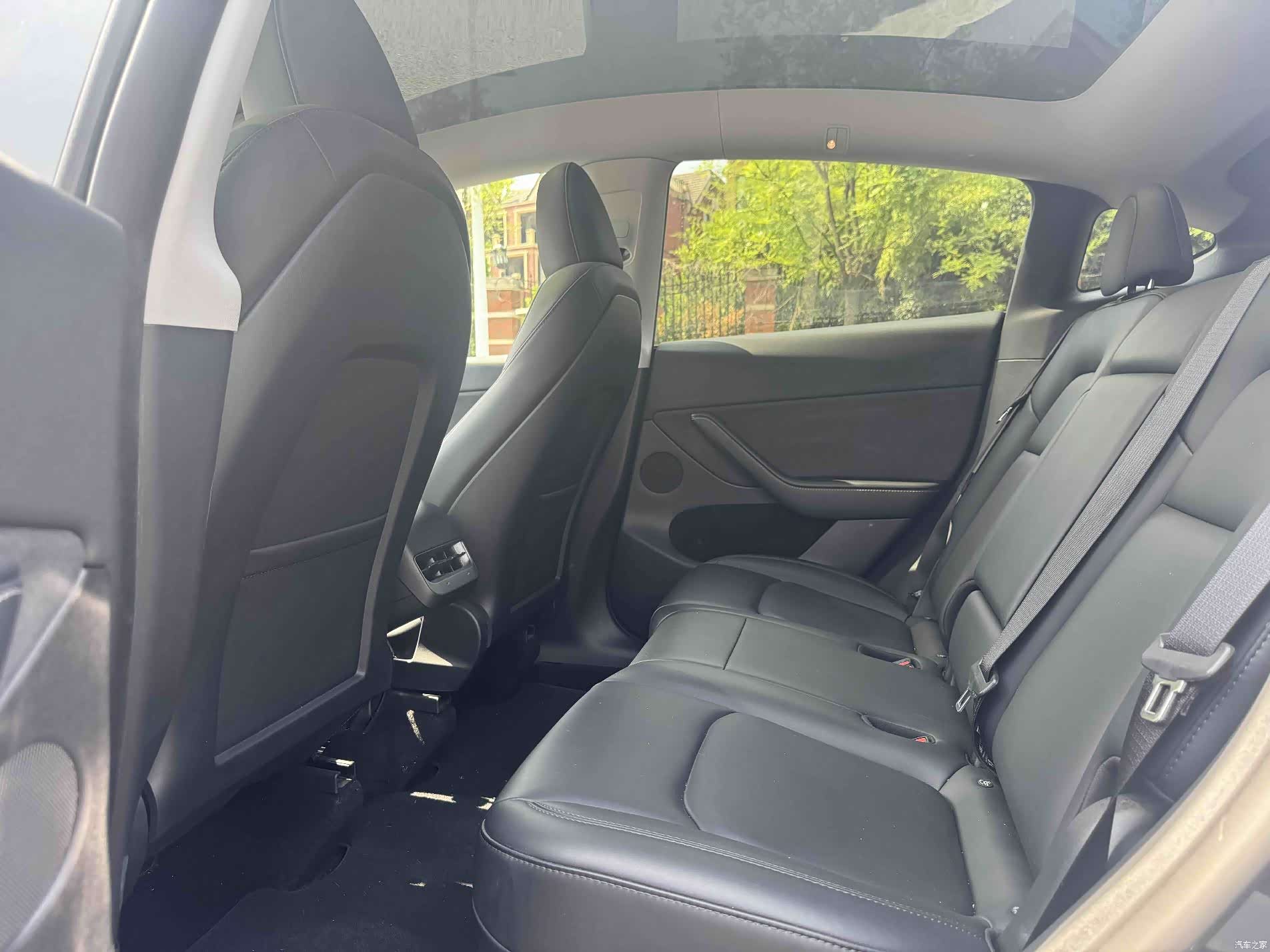 Tesla Model Y, 2024 6