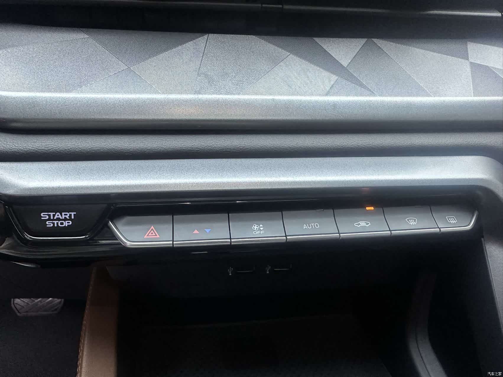 Geely X6, 2022 16