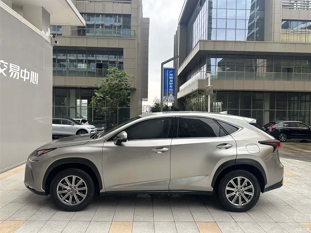 Lexus NX, 2021 3
