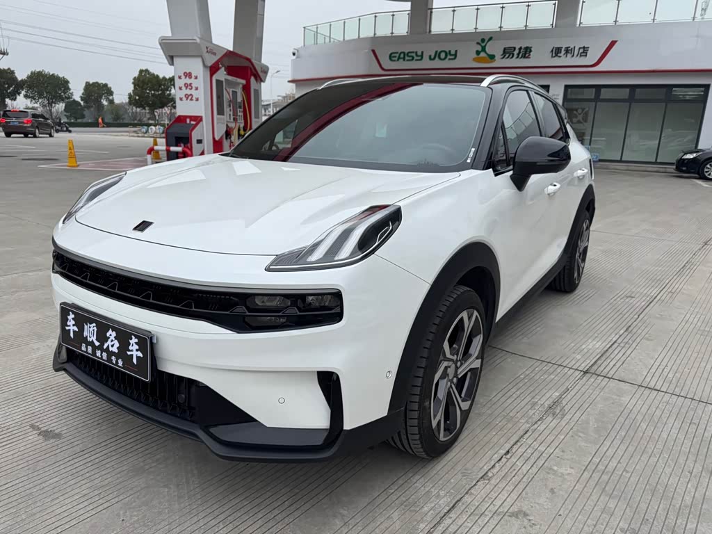 Lynk & Co 06