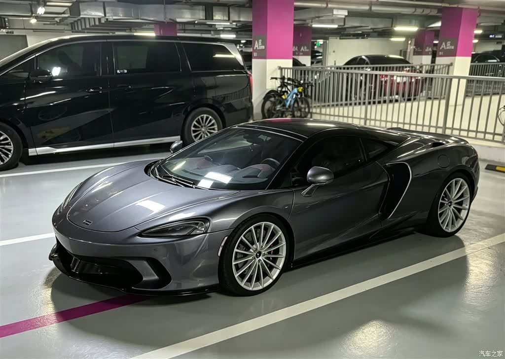 McLaren GT