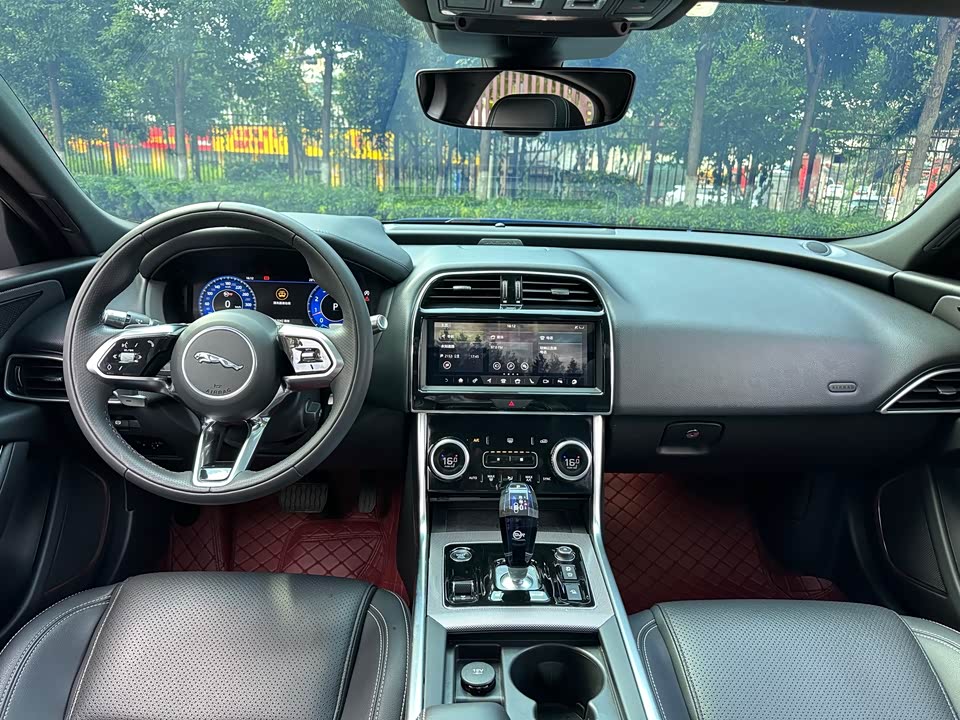 Jaguar XEL Jaguar XEL