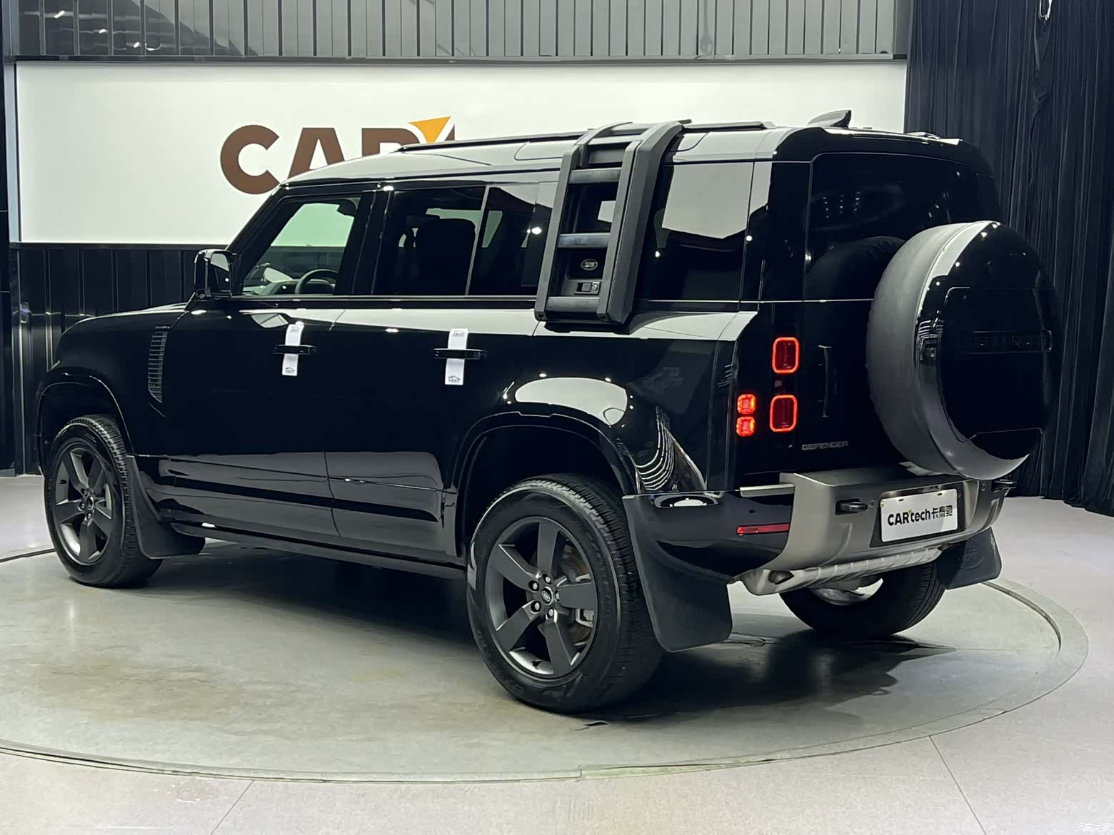 Land Rover Defender, 2024 4