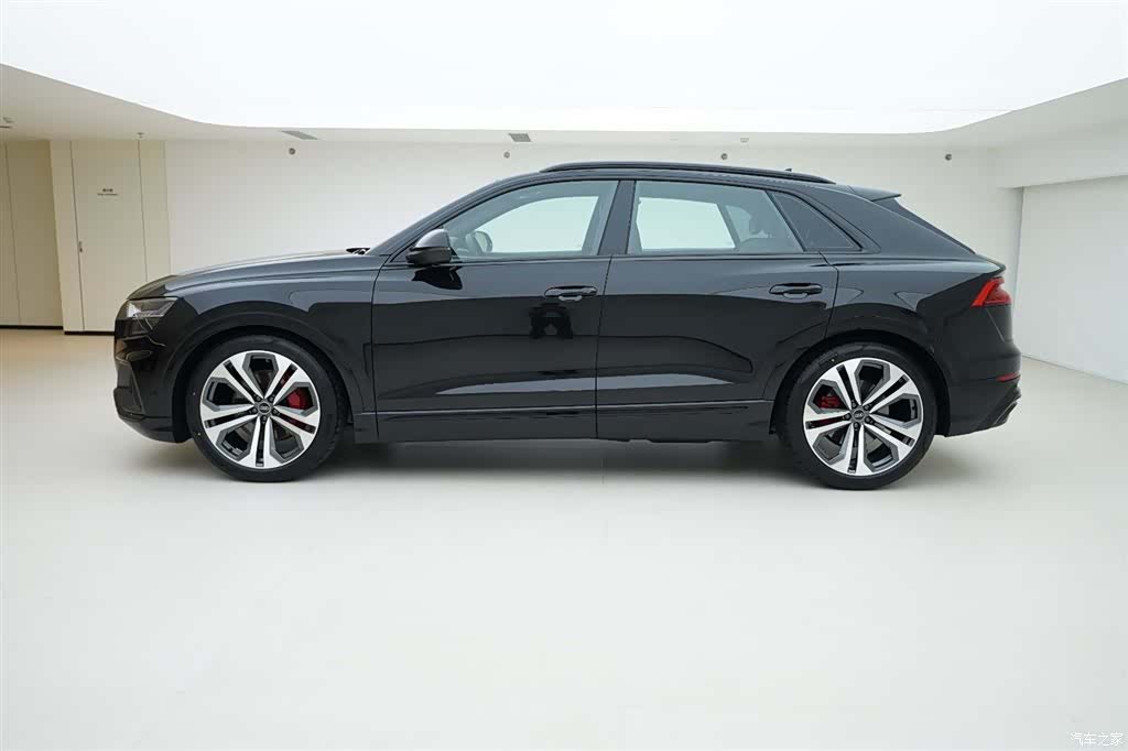 Audi Q8, 2023 3