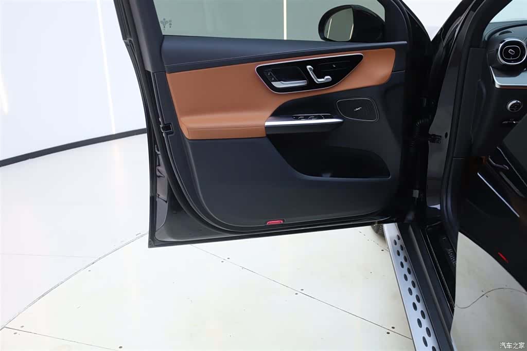 Mercedes-Benz GLC, 2025 3