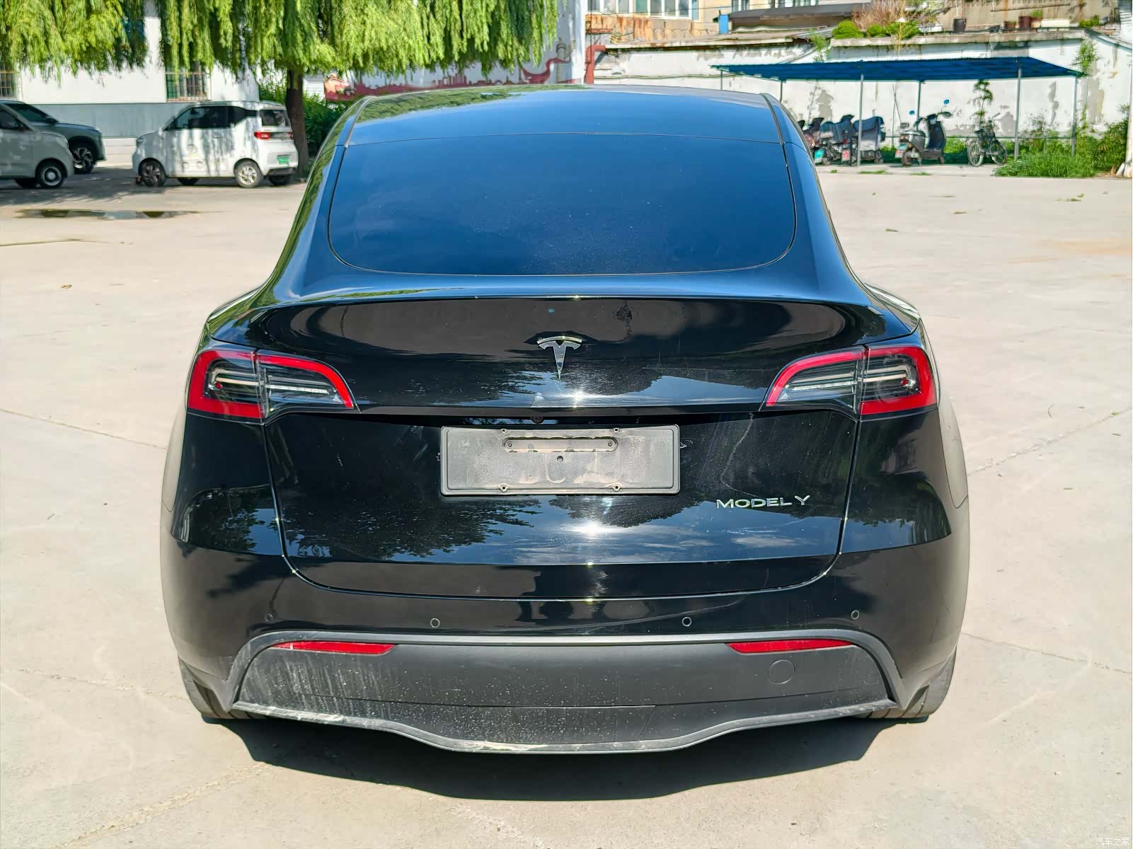 Tesla Model Y, 2023 4