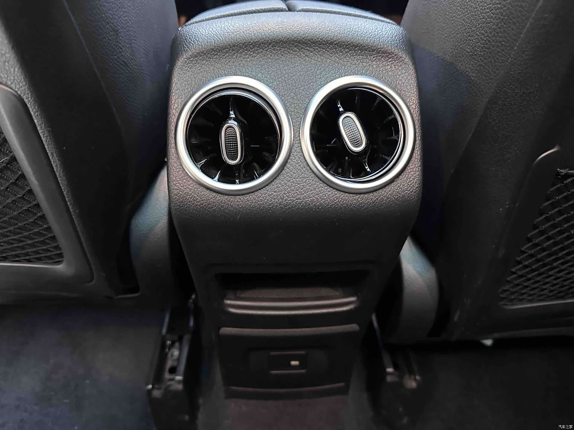 Mercedes-Benz GLA, 2021 16