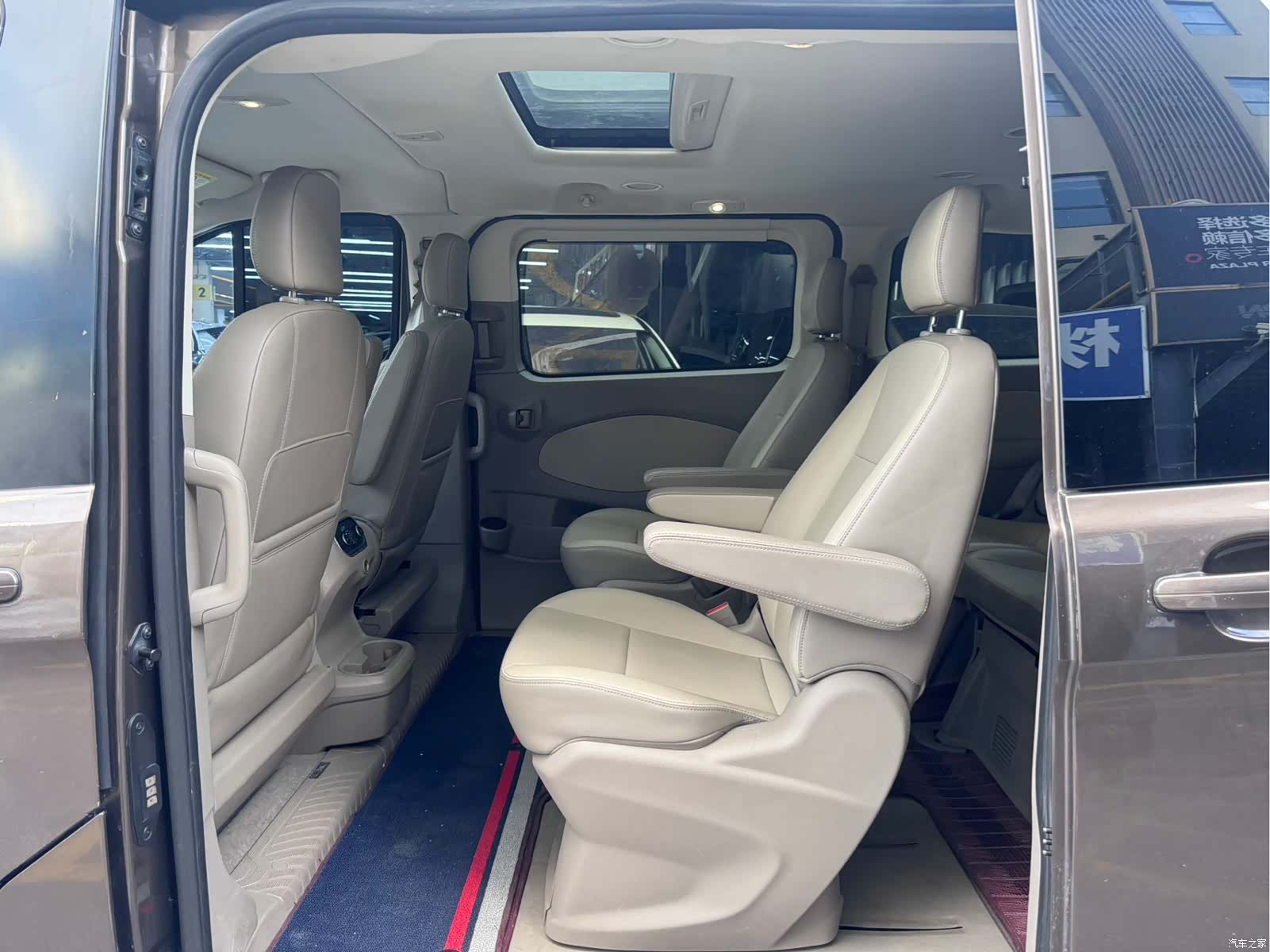 Ford Tourneo, 2017 12