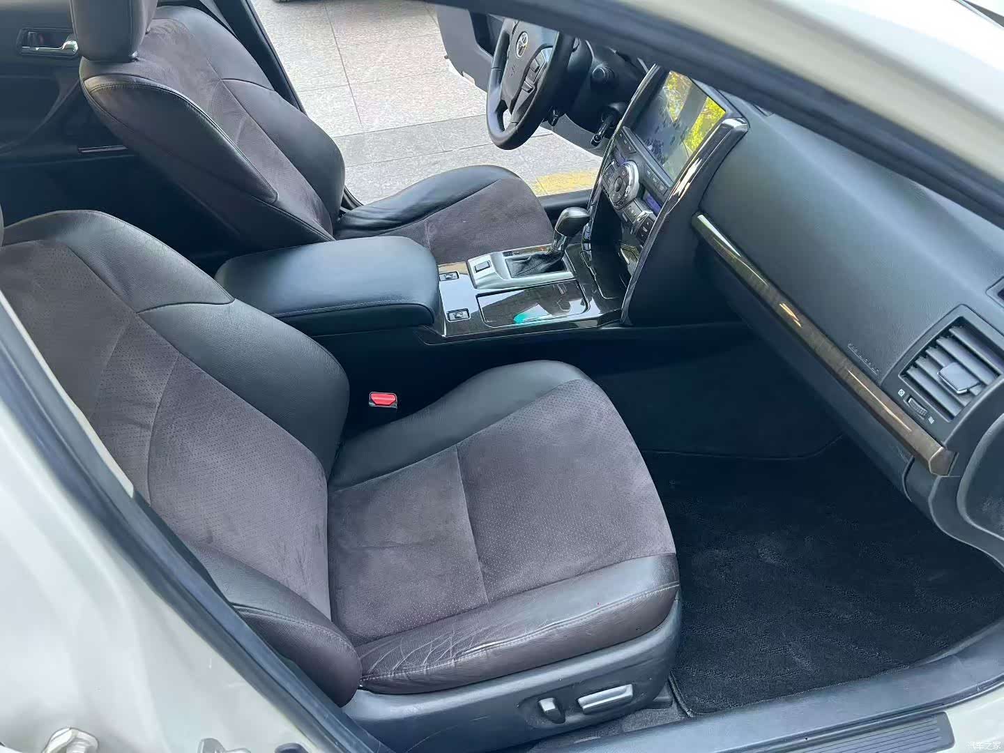 Toyota 2.5V, 2015 8