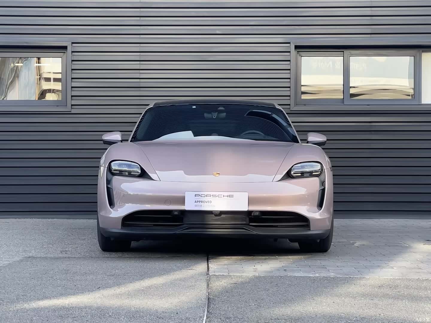 Porsche Taycan, 2023 3