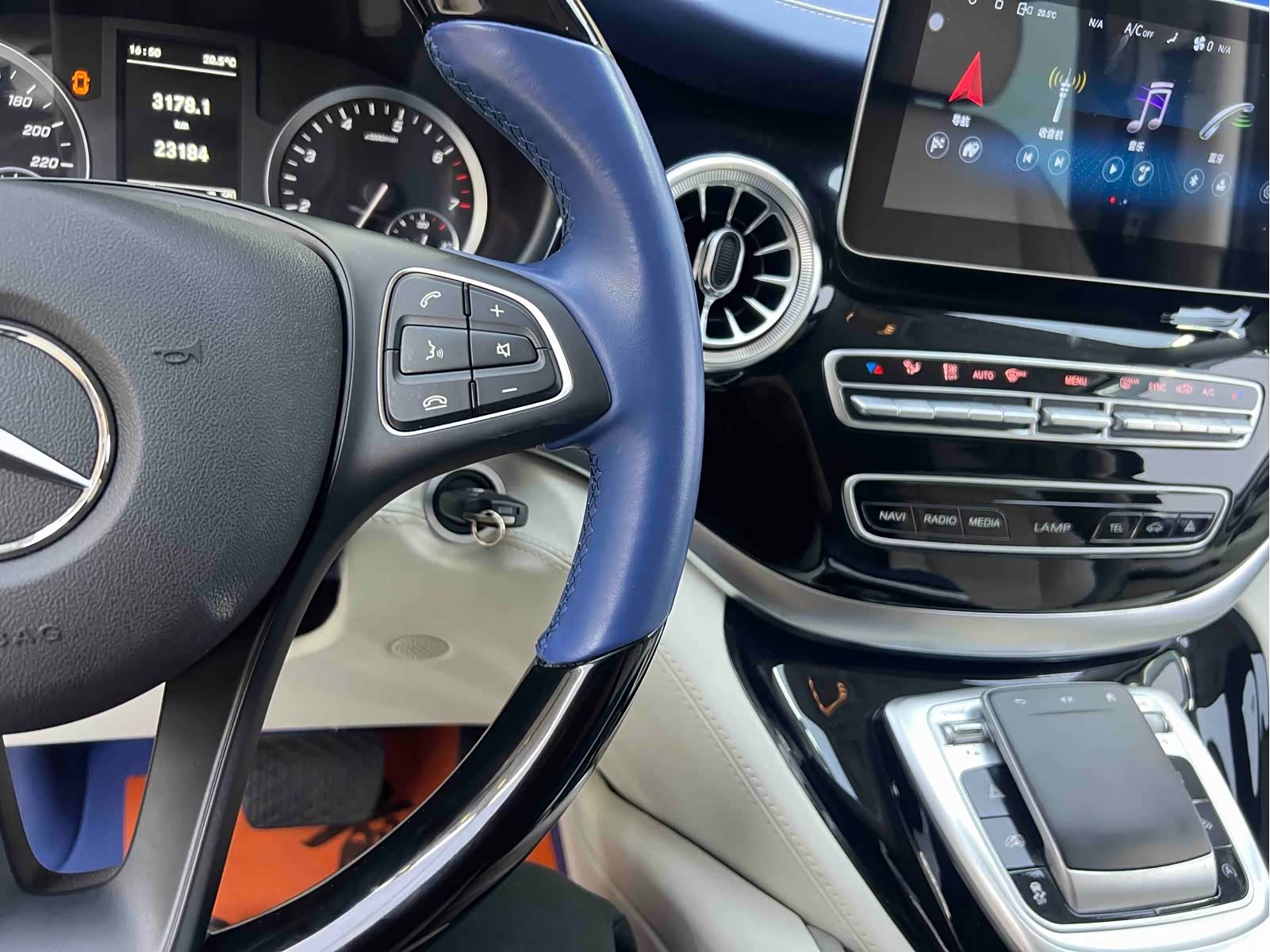 Mercedes-Benz 7, 2024 13