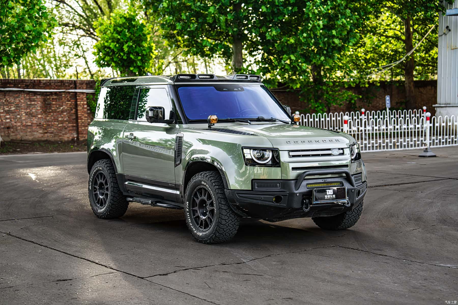 Land Rover Defender, 2021 8