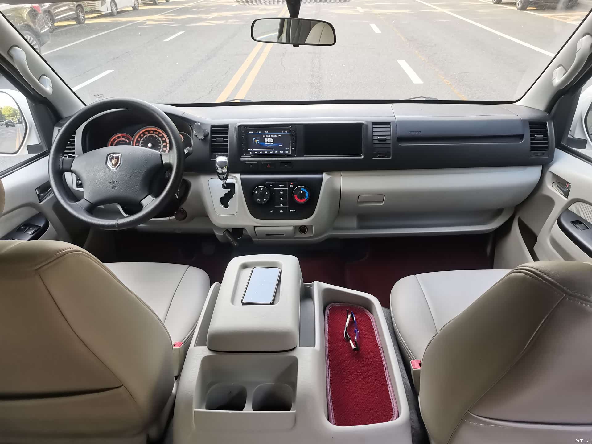 Toyota HiAce, 2017 16