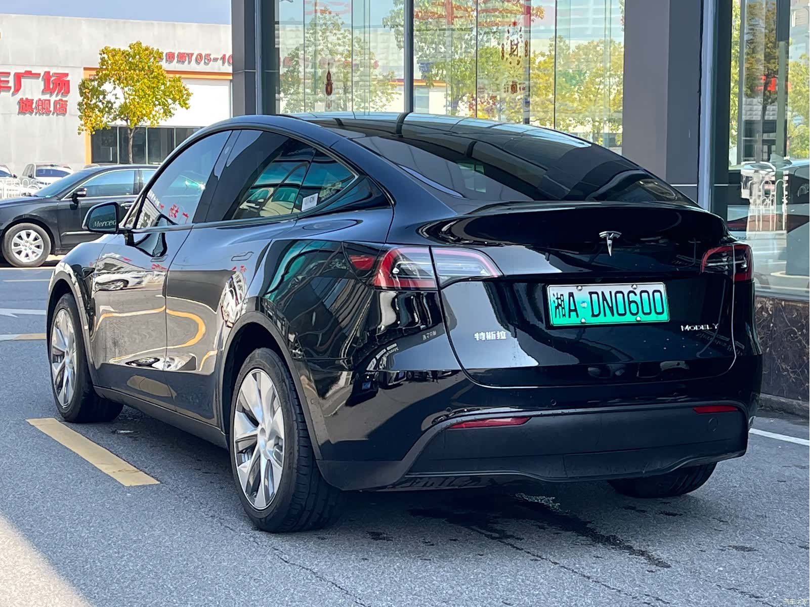 Tesla Model Y, 2022 3