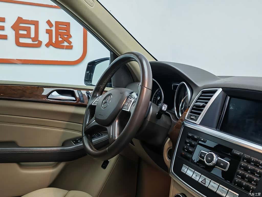 Mercedes-Benz M-Class, 2015 22