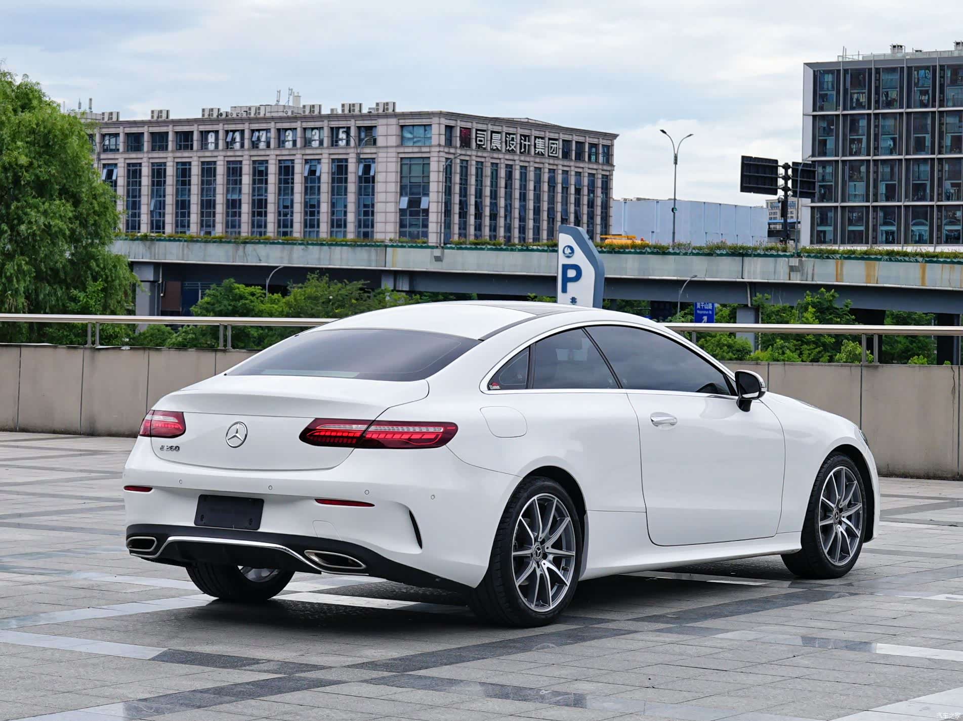 Mercedes-Benz E-Class, 2023 4