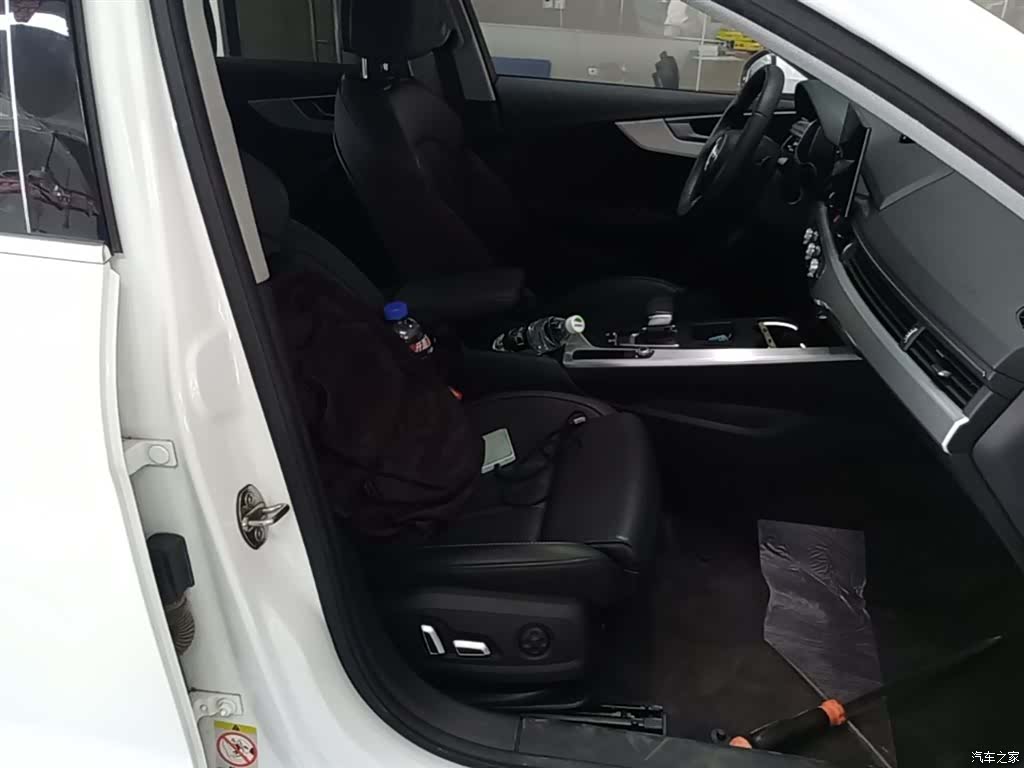 Audi A4L, 2024 25