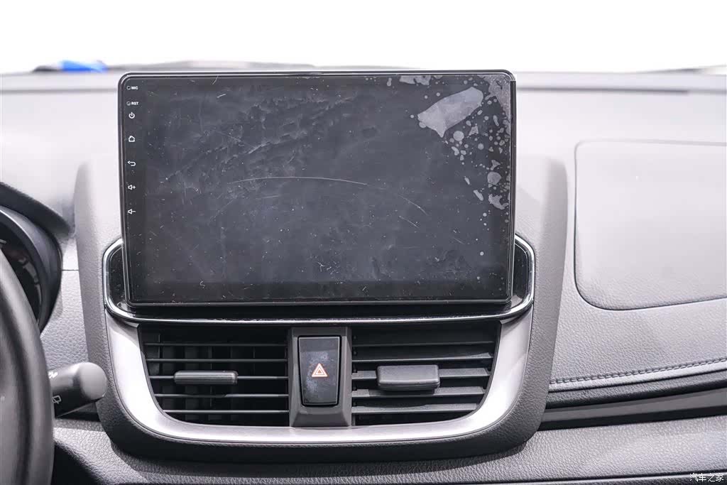 Toyota YARiS L, 2023 26