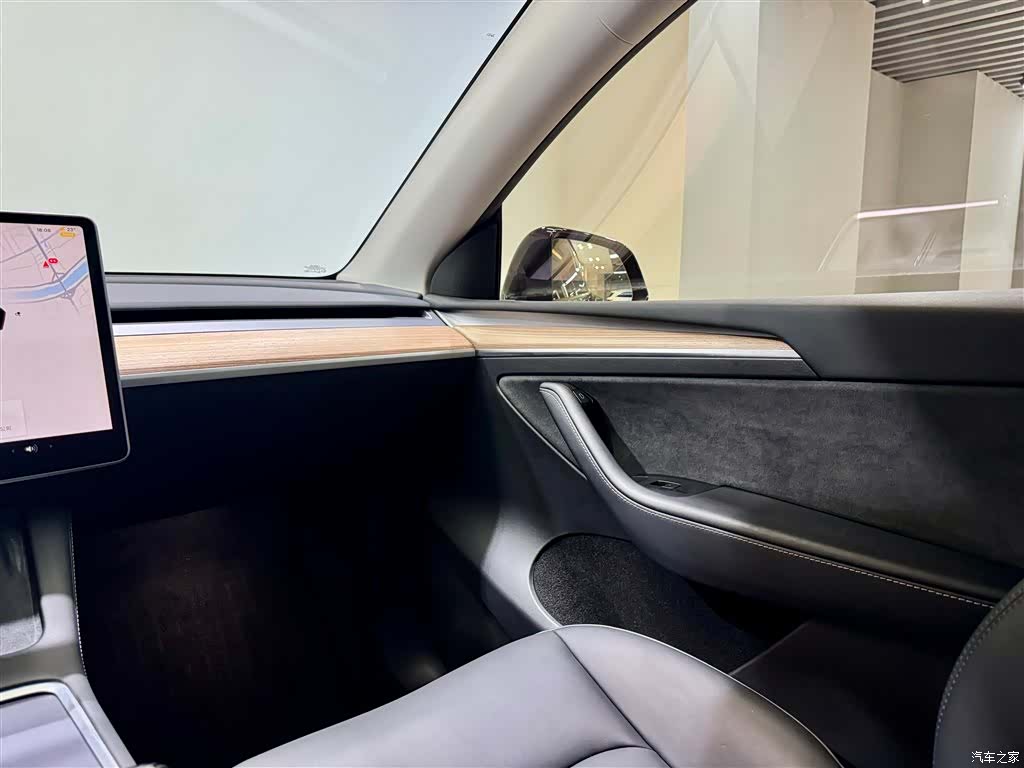 Tesla Model Y, 2023 27