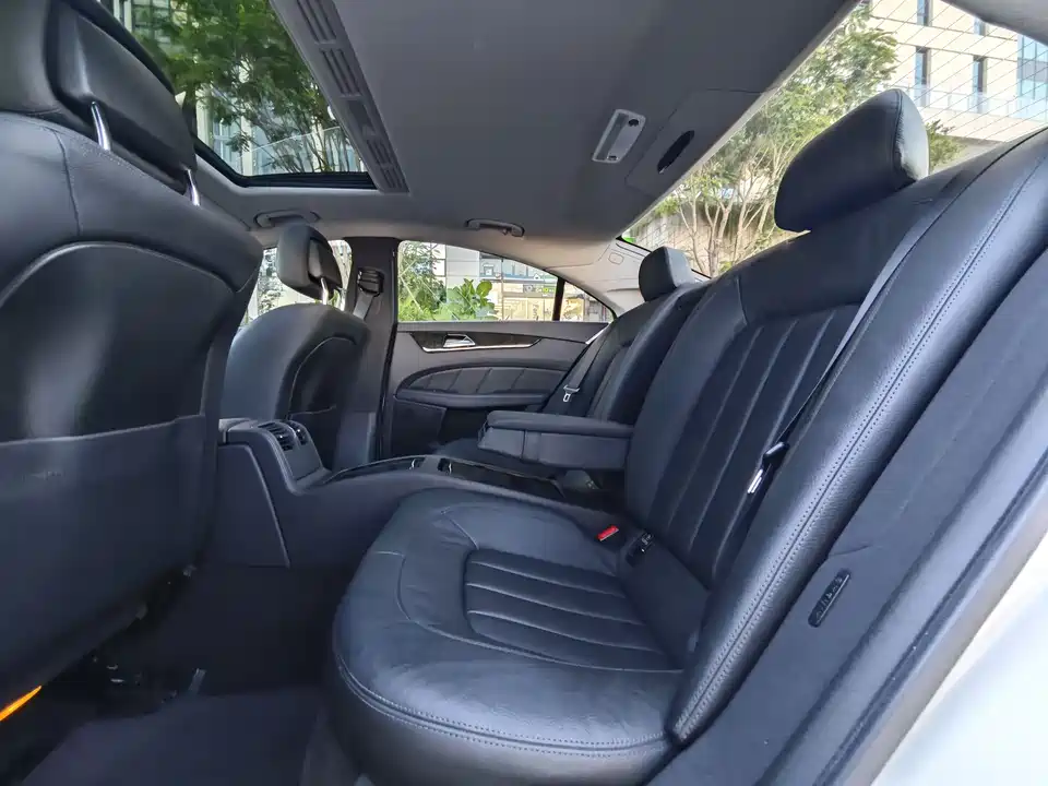 Mercedes-Benz CLS Mercedes-Benz CLS
