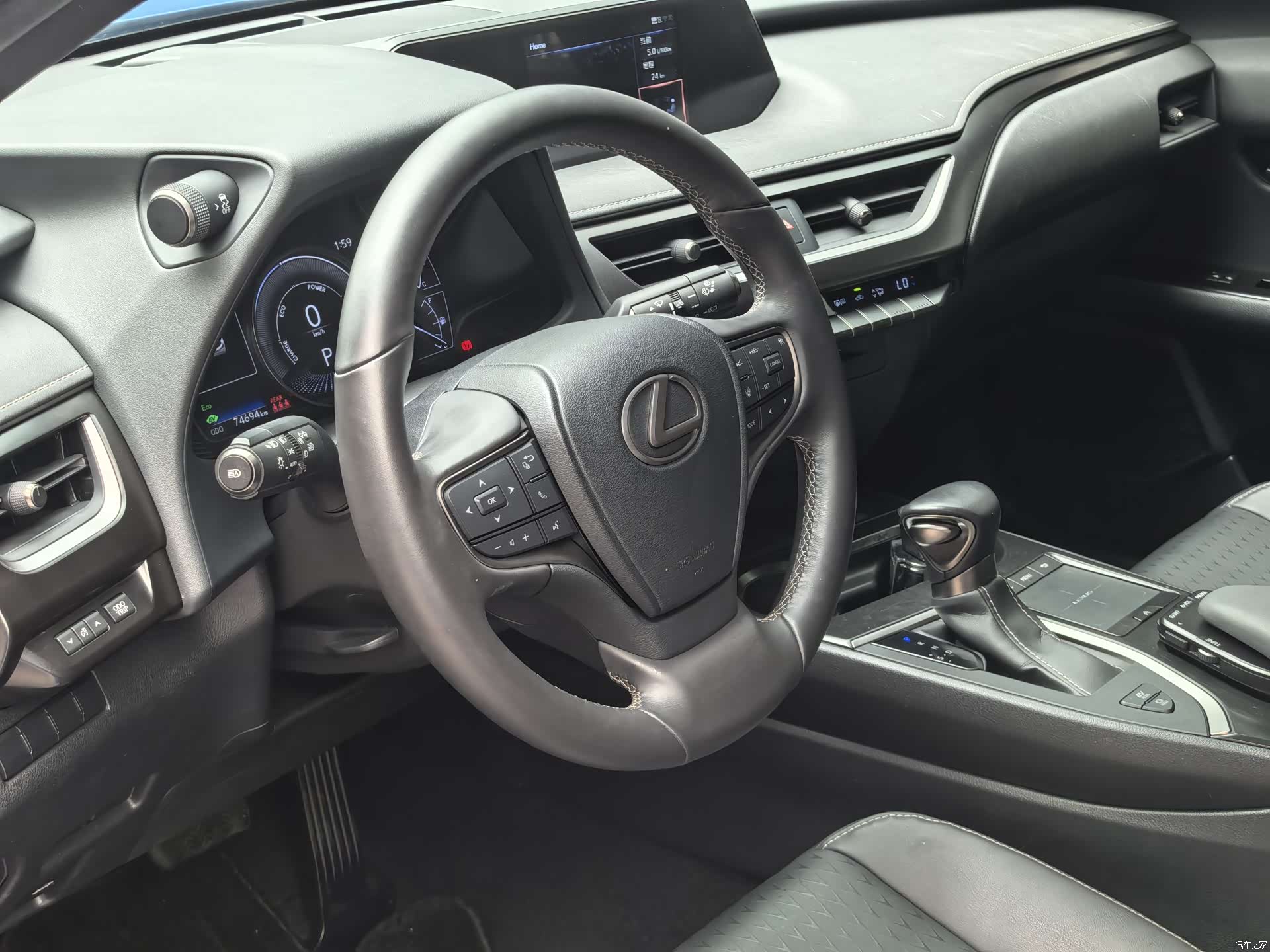 Lexus UX, 2021 4