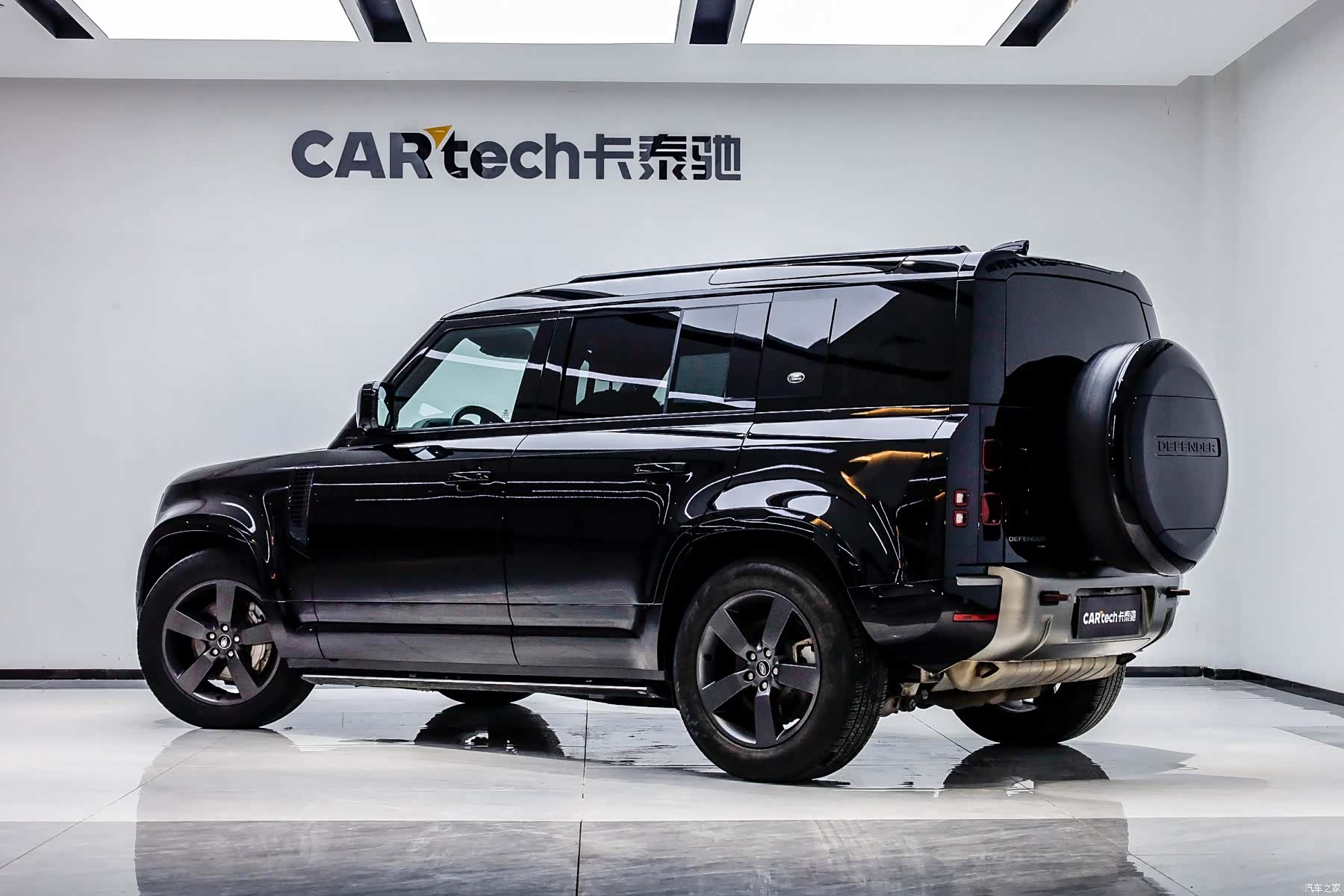 Land Rover Defender, 2023 24