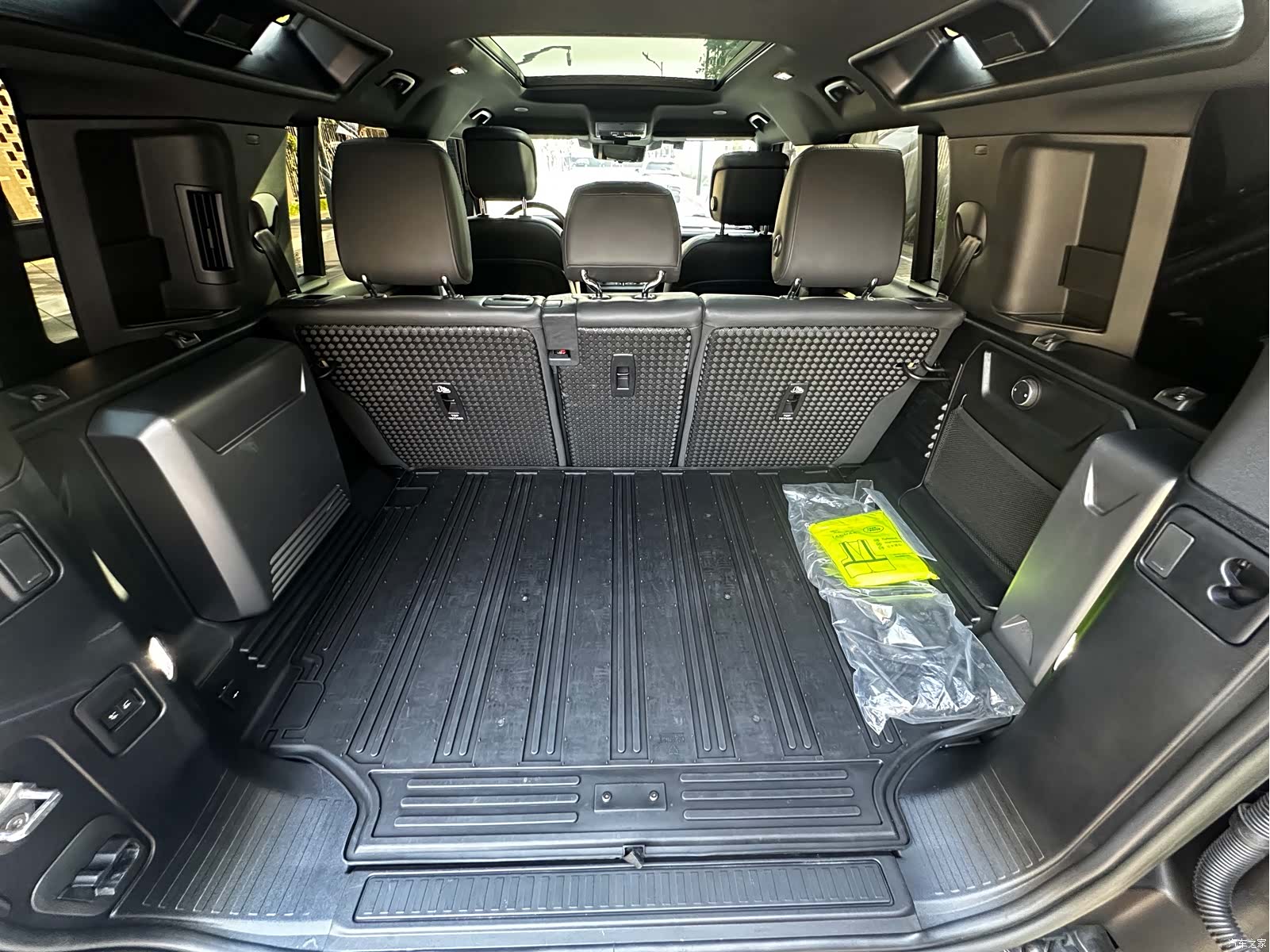 Land Rover Defender, 2022 14