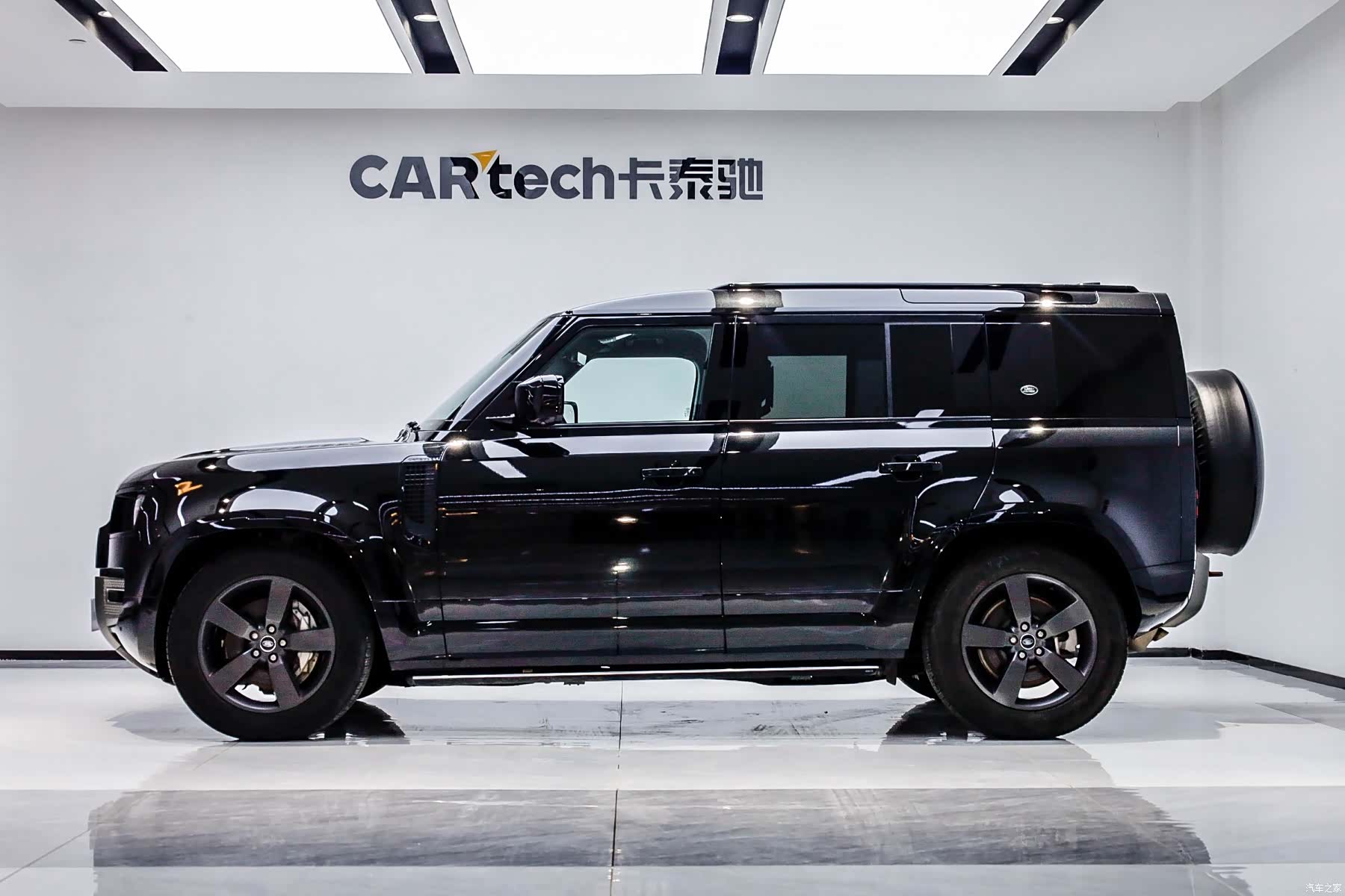 Land Rover Defender, 2023 18