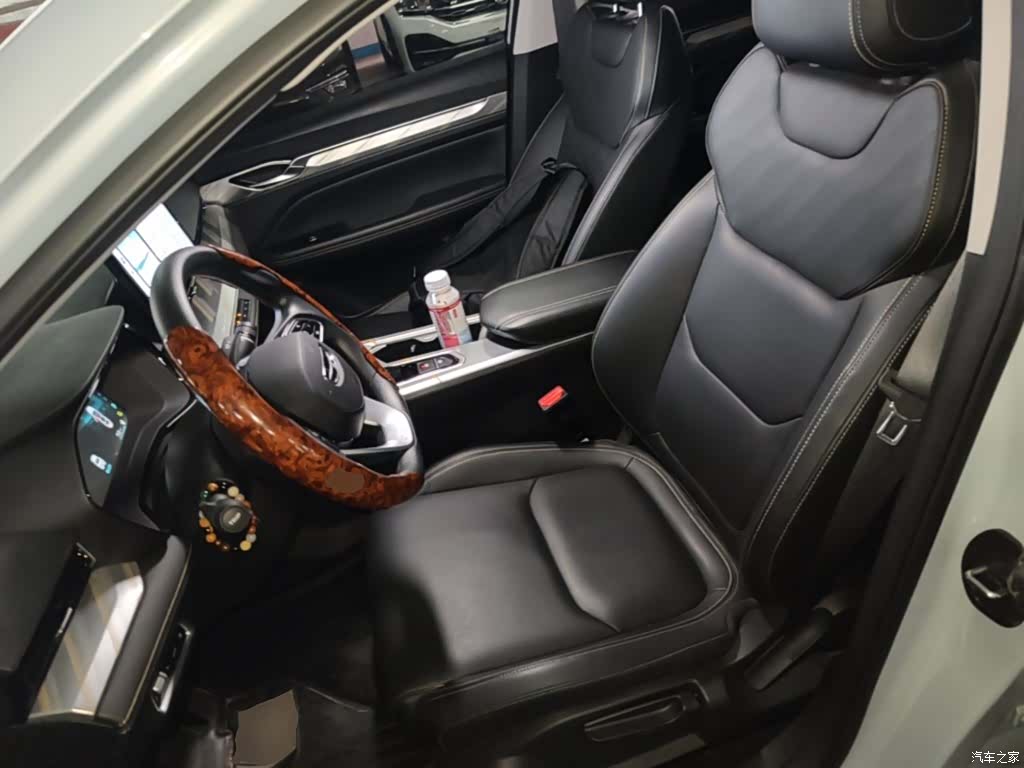 Geely Emgrand, 2023 15