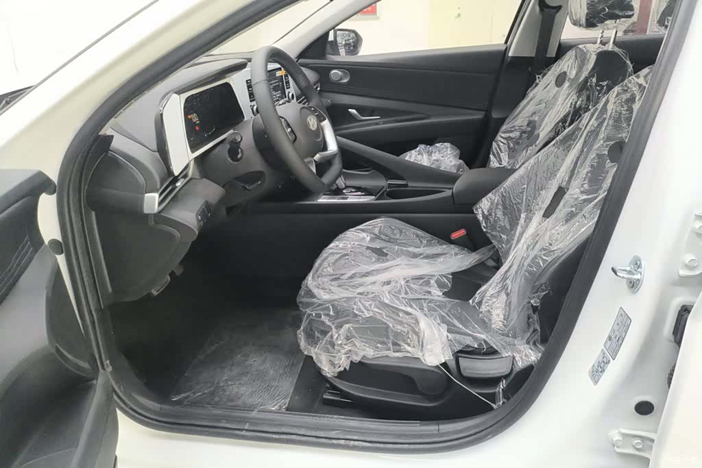Hyundai Elantra, 2025 9